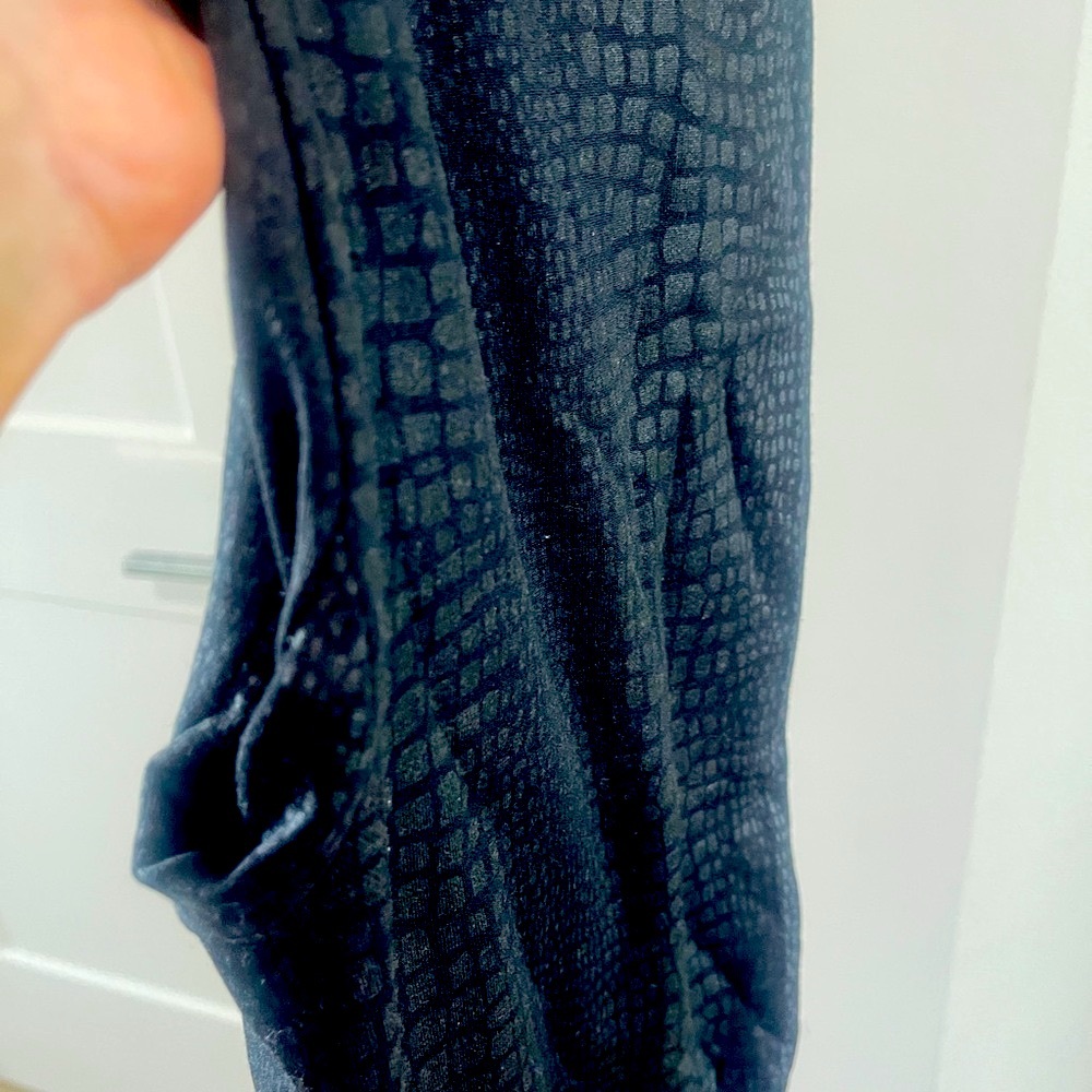 NEW, Black Textured Stretchy Leggings W/ Elastic Tummy Control Sz: L/XL